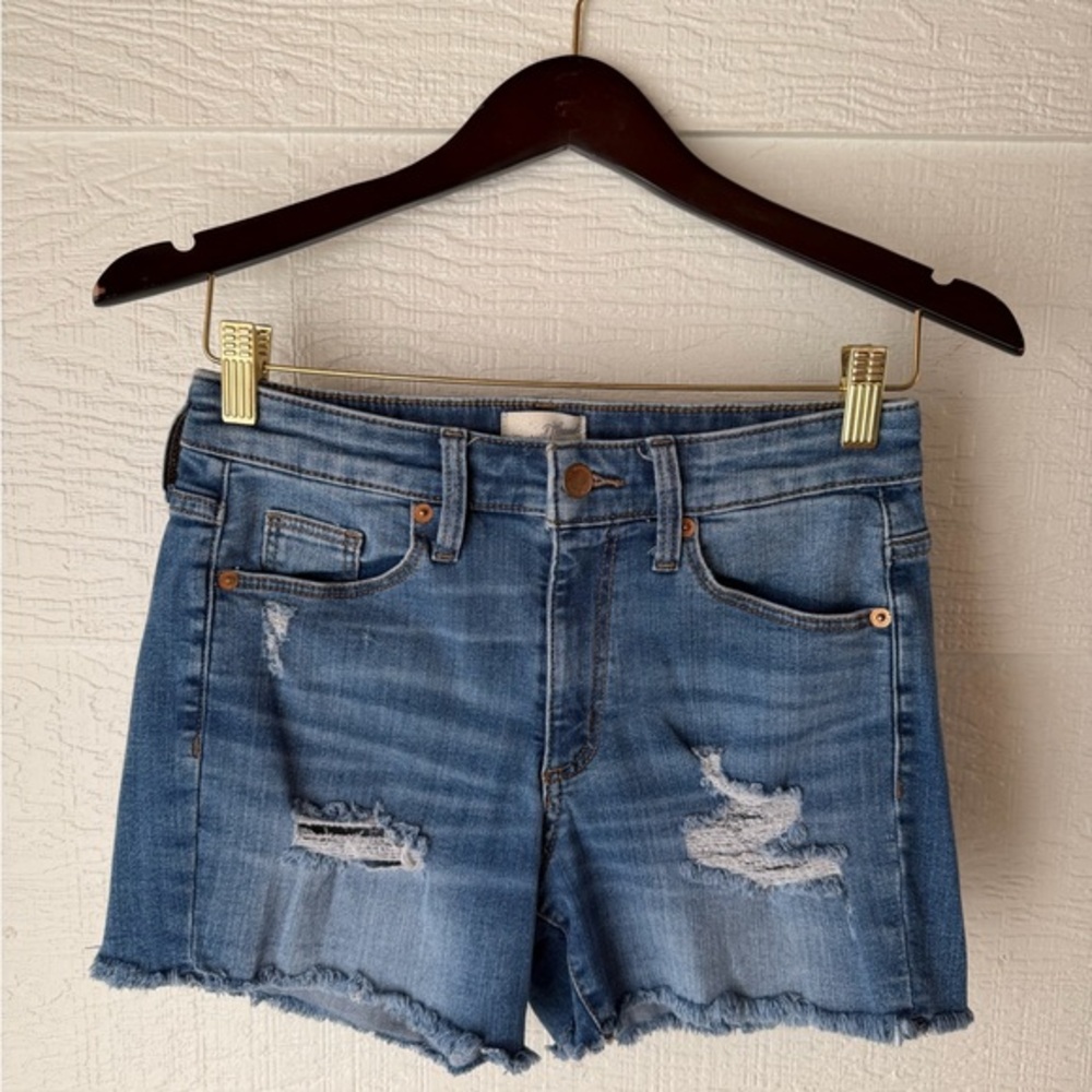 Universal Thread High Rise Mid Distressed Shorts Size 2/26
